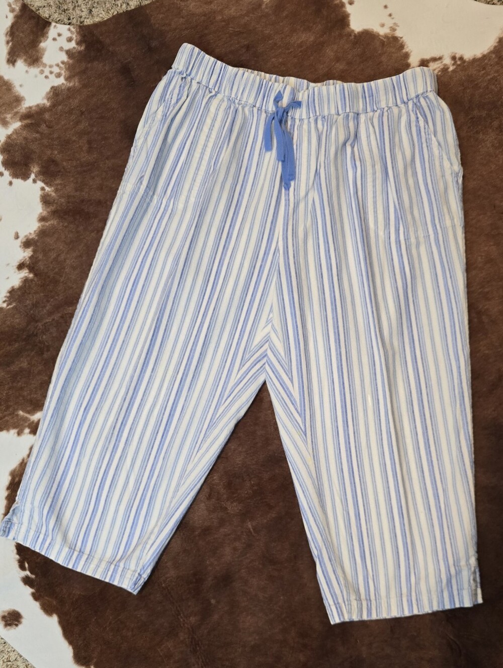 Emily Daniels Blue and White Striped Pull-On Capri Pants, L